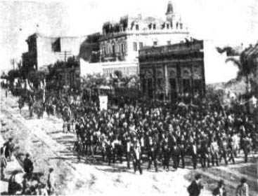 Cornerstone ceremony for the monument in 1898. Comitiva Monumento Garibaldi Plaza Italia.JPG