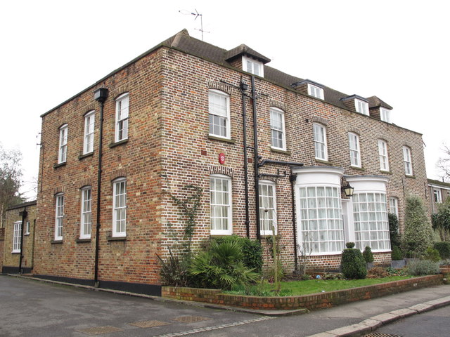 Georgian house, High Street, Mill Hill, NW7 - geograph.org.uk - 2819773