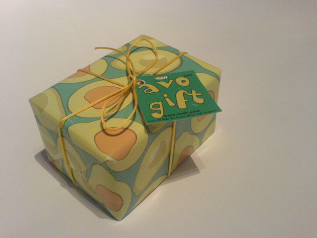 File:Gift yellow-green wrapping.jpg