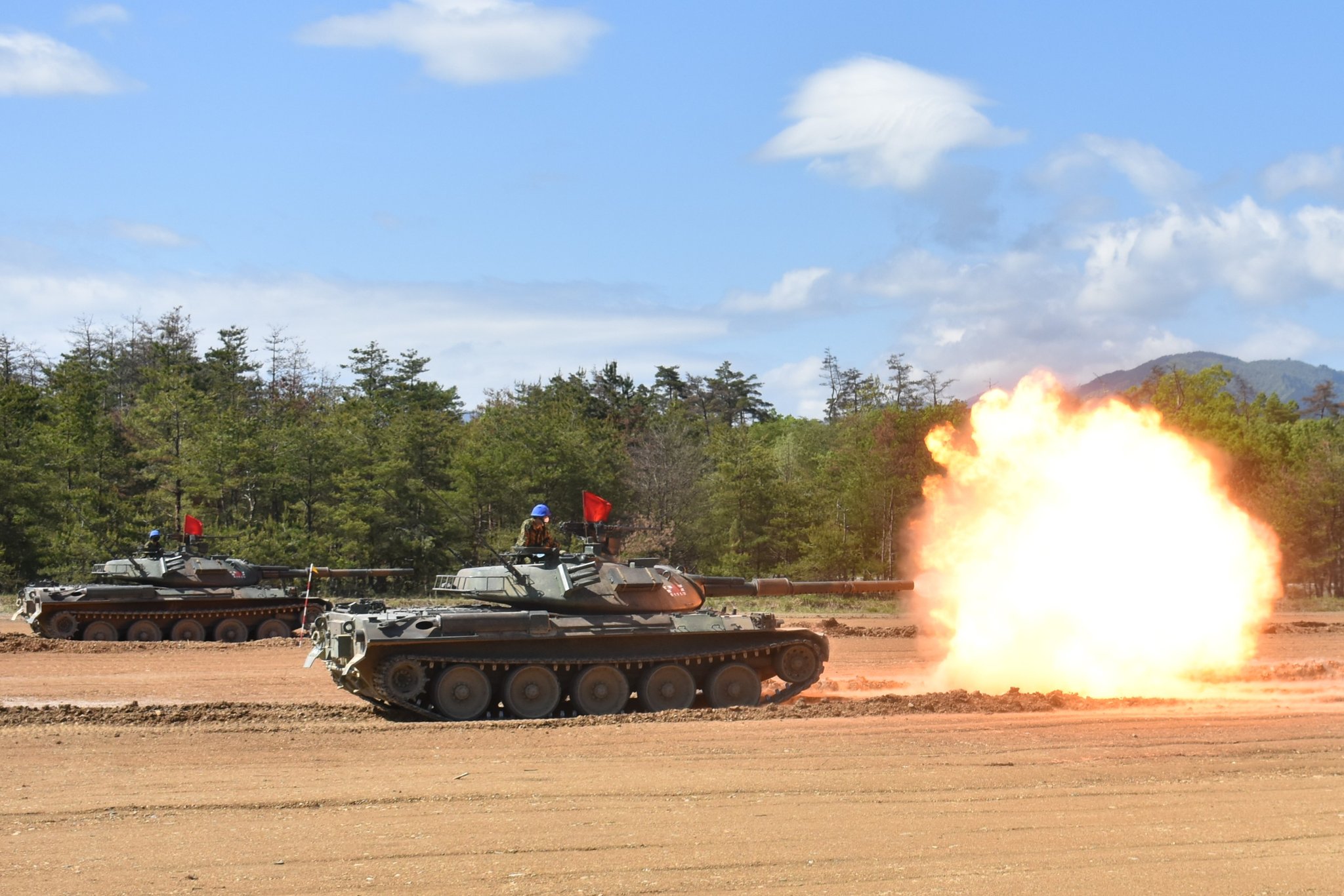 File:JGSDF Type 74 tank of the JGSDF 3rd Tank Battalion conducting tank shooting training.jpg - Wikimedia Commons