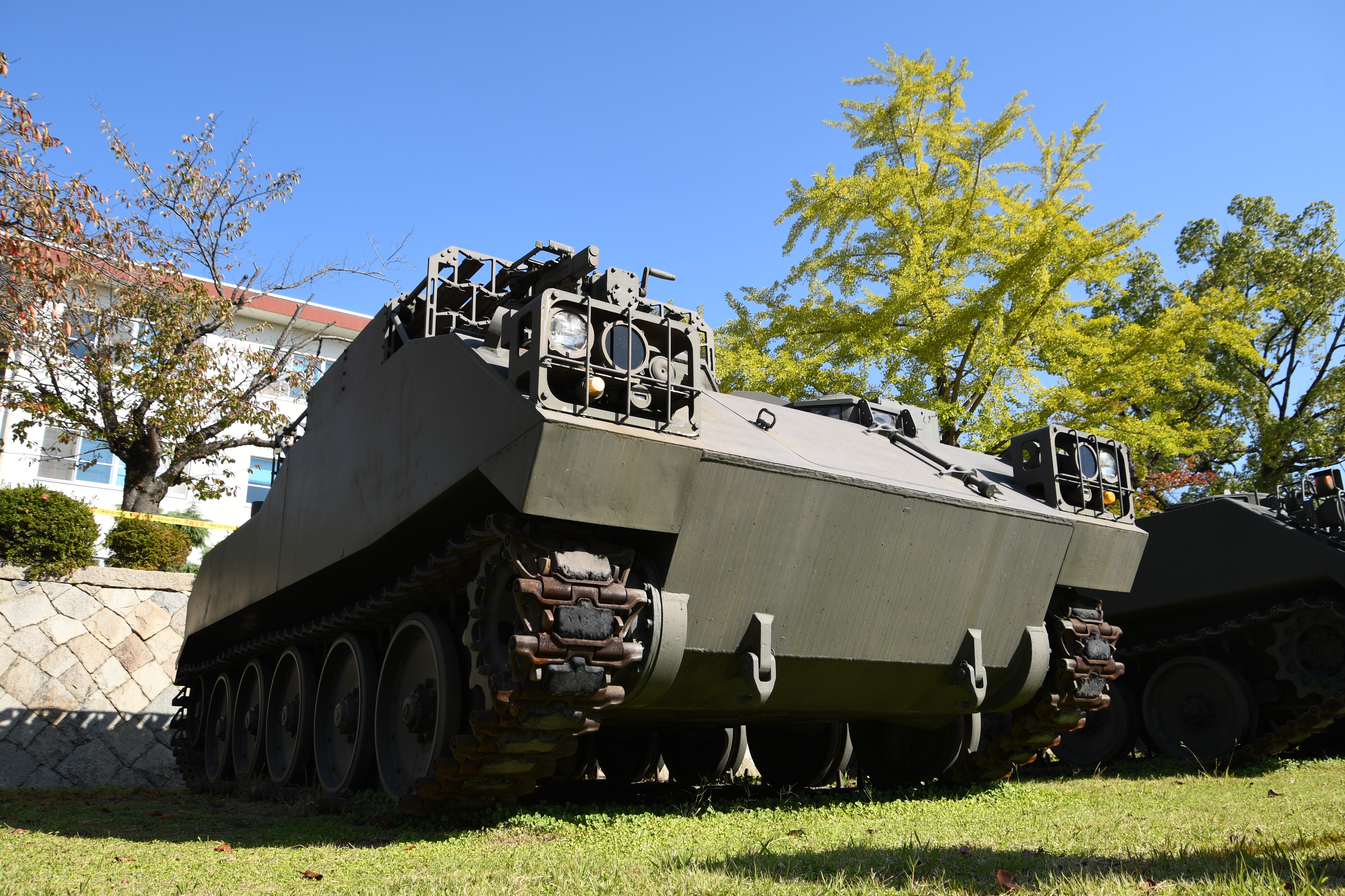 File:JGSDF 75 130mm Multiple Rocket Launcher(No.KA161-0063A) front low-angle view at Himeji 21, 2018 01.jpg - Wikimedia Commons