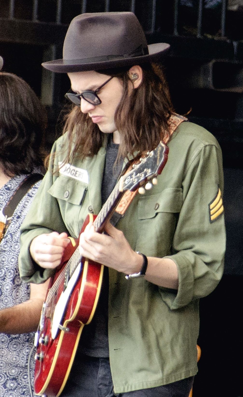 James_Bay_-_Glastonbury_2015_cropped.jpg