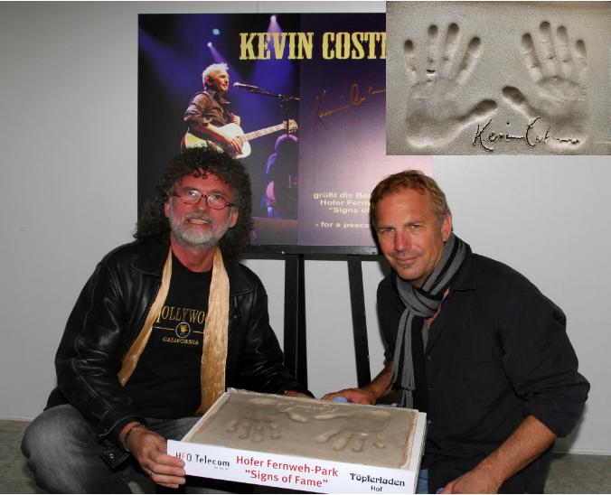 File:Kevin Costner Handabdruck.jpg