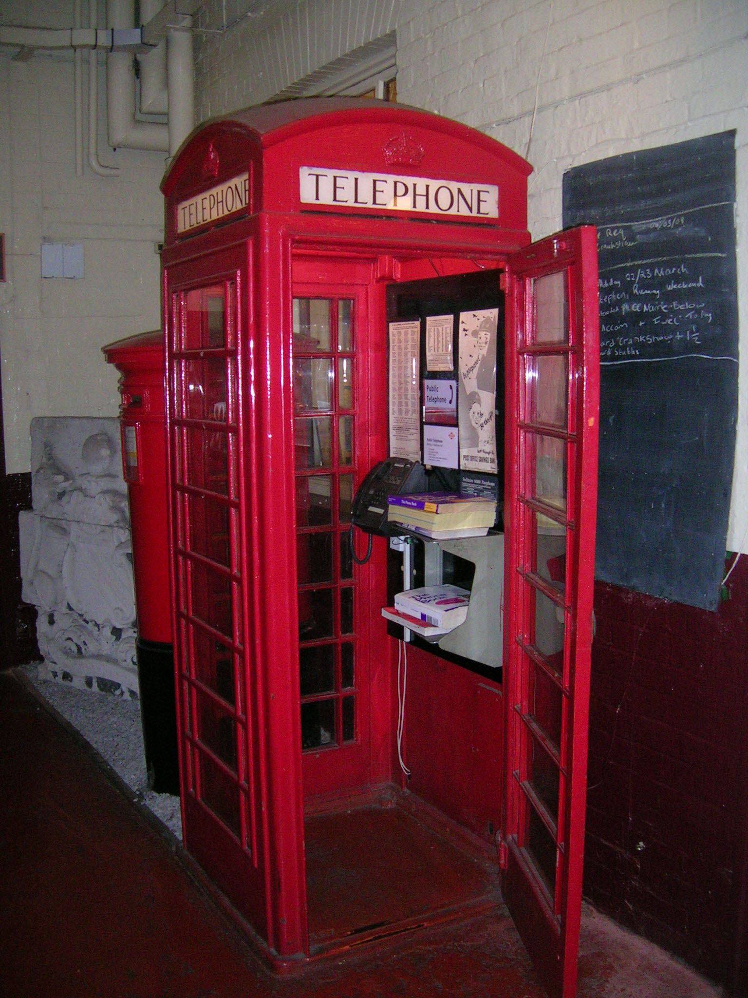 Red telephone box - Wikipedia