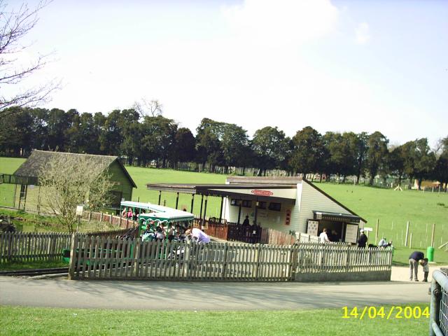 File:Marwell Zoo Station - geograph.org.uk - 1115.jpg