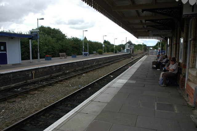 File:Moreton-in-Marsh Station - geograph.org.uk - 892381.jpg