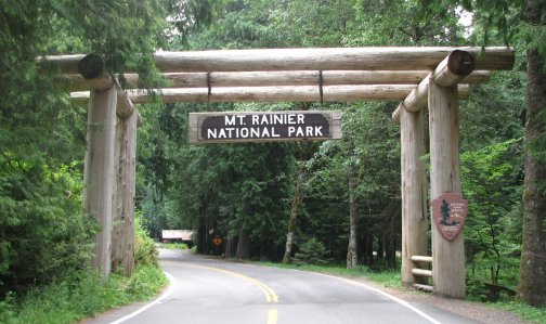 mount rainier national park sign