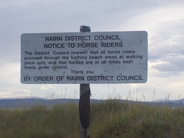 File:On Nairn Beach - geograph.org.uk - 610954.jpg