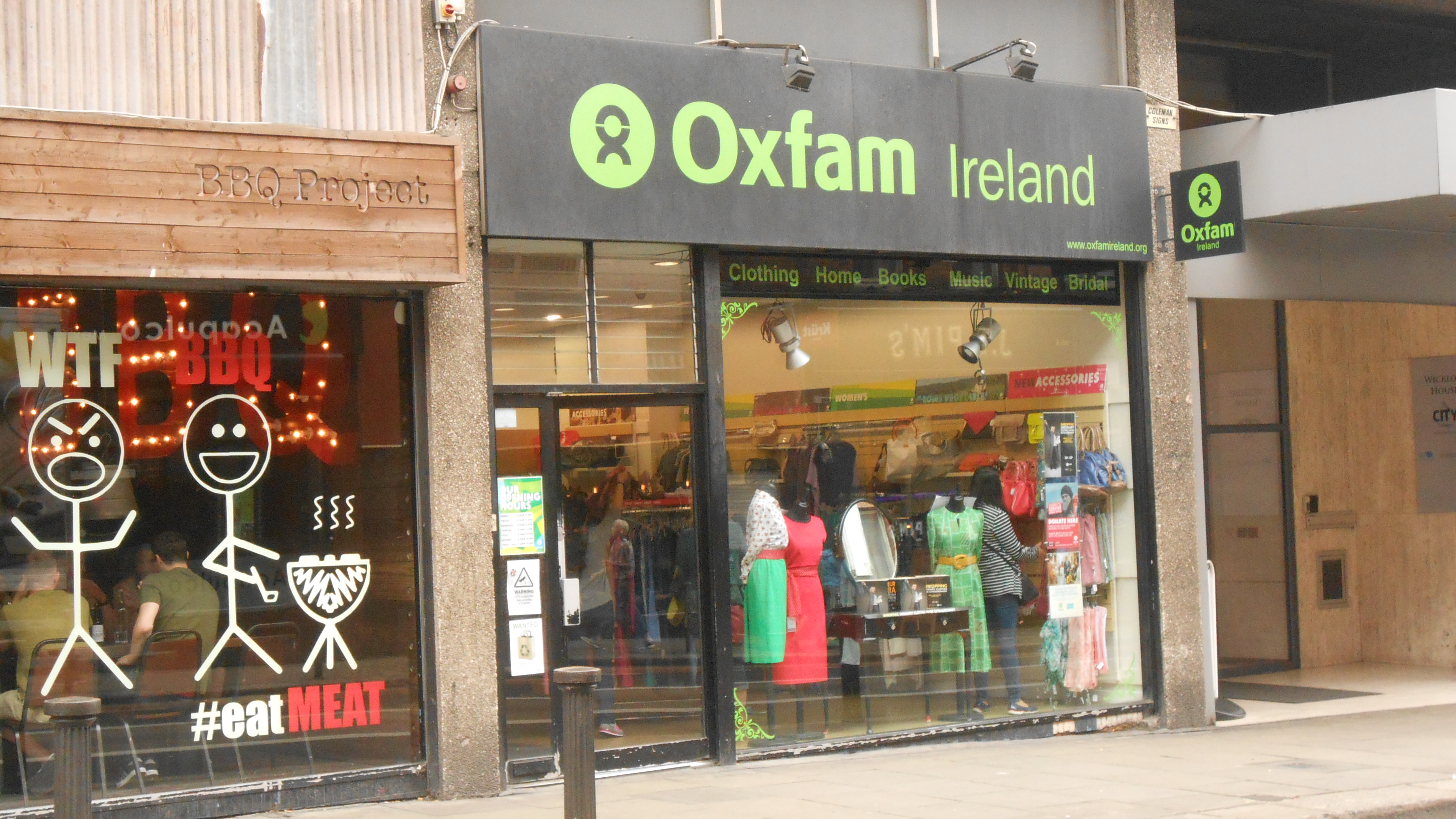 File:Oxfam shop, Dublin.jpg - Wikimedia Commons