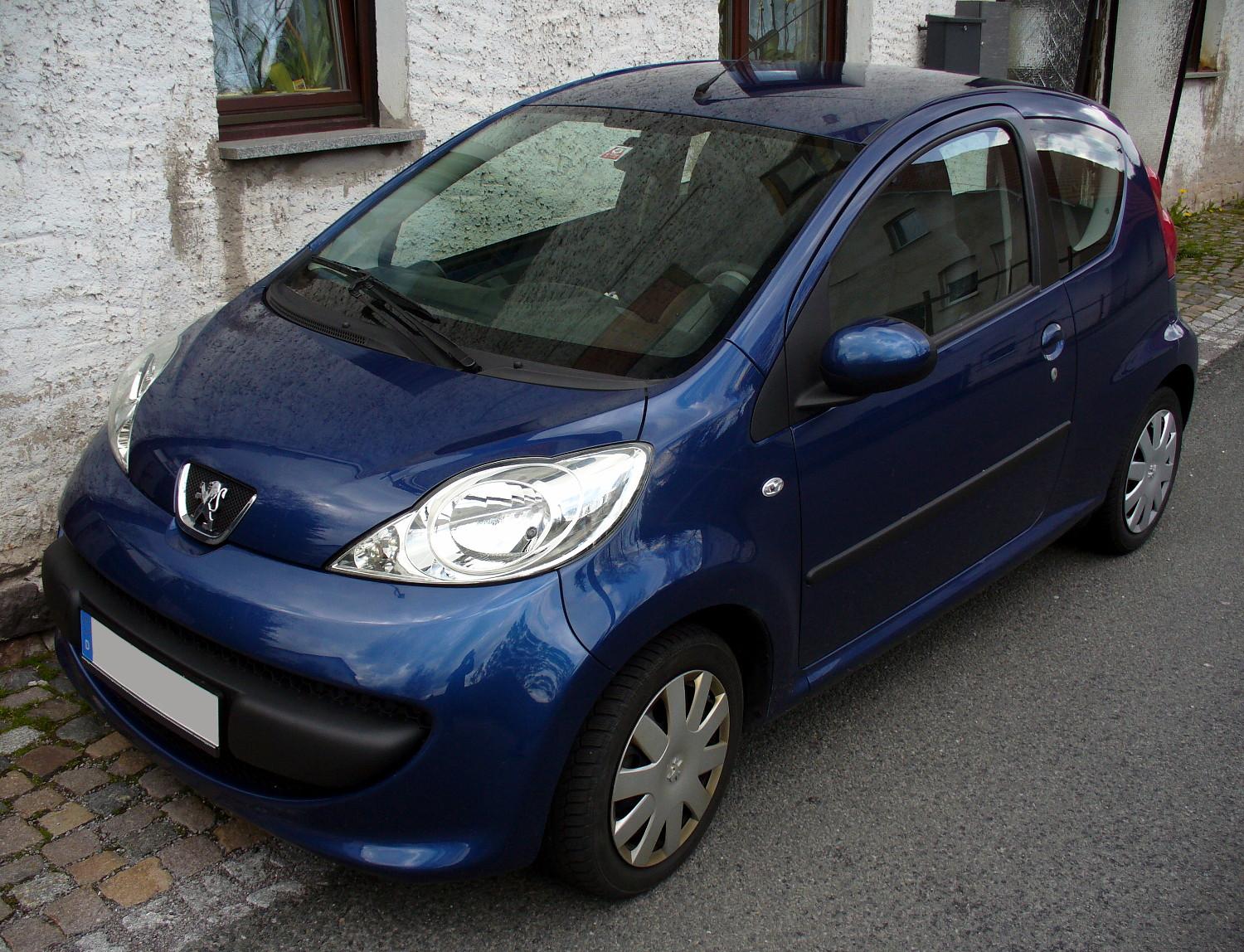 File:Peugeot 107 Facelift rear 20100402.jpg - Wikimedia Commons