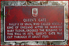 File:Queen's Gate red plaque.jpg