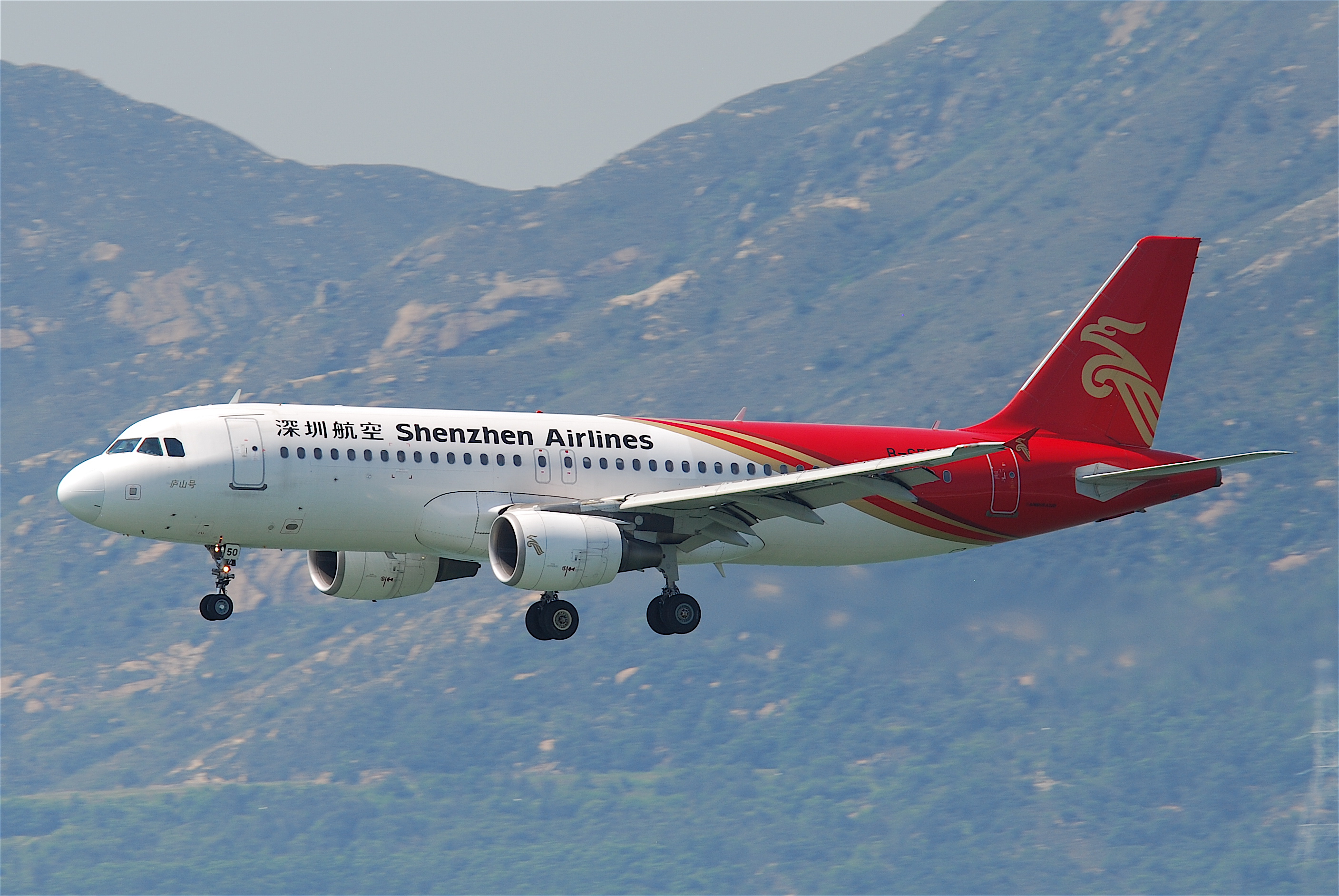 Shenzhen airlines. Логотипы Hainan Airlines и Шэньчжэньского аэропорта.