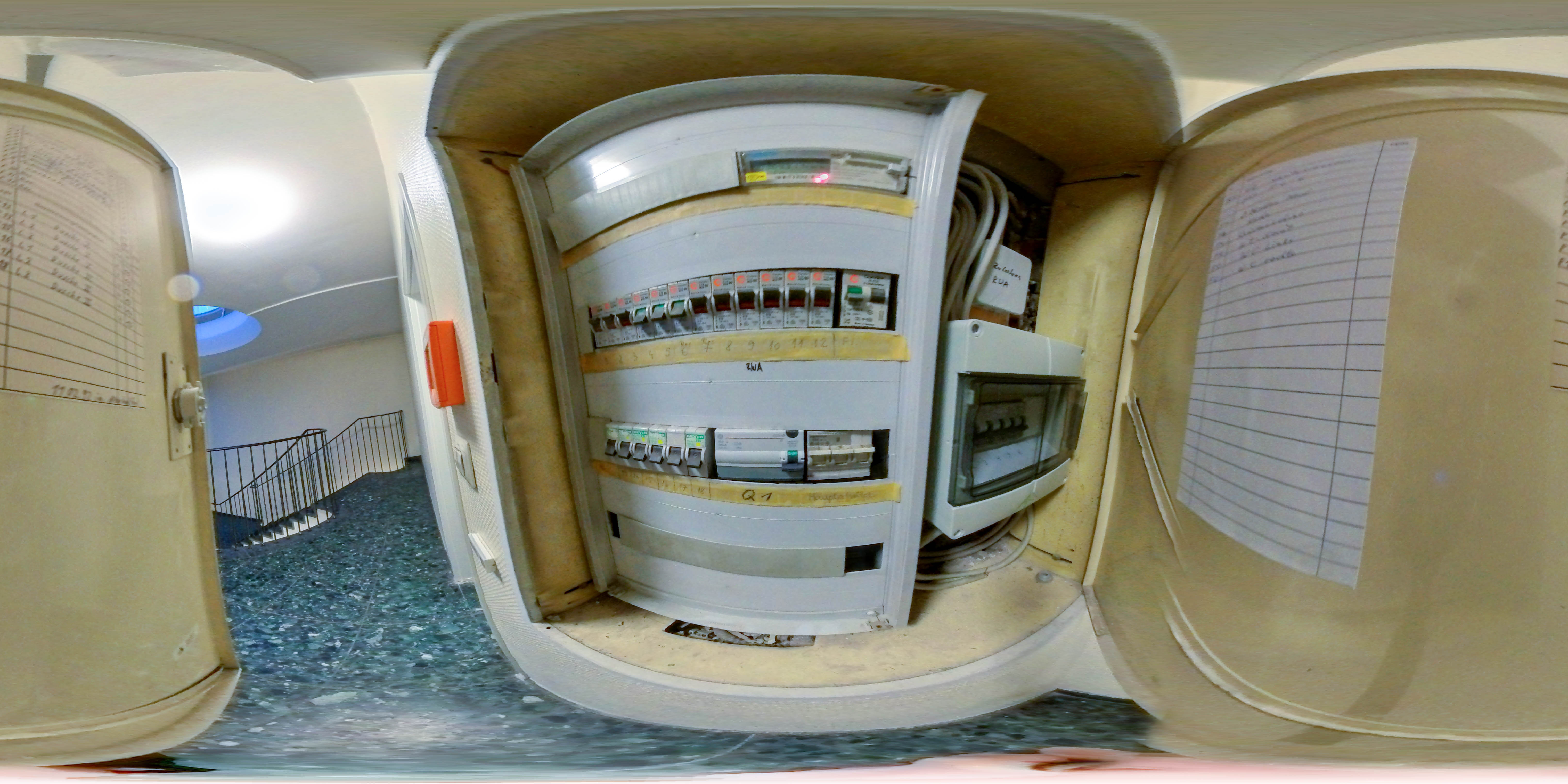 Datei:Sicherungskasten im 360°-Kugelpanorama (2020).jpg – Wikipedia