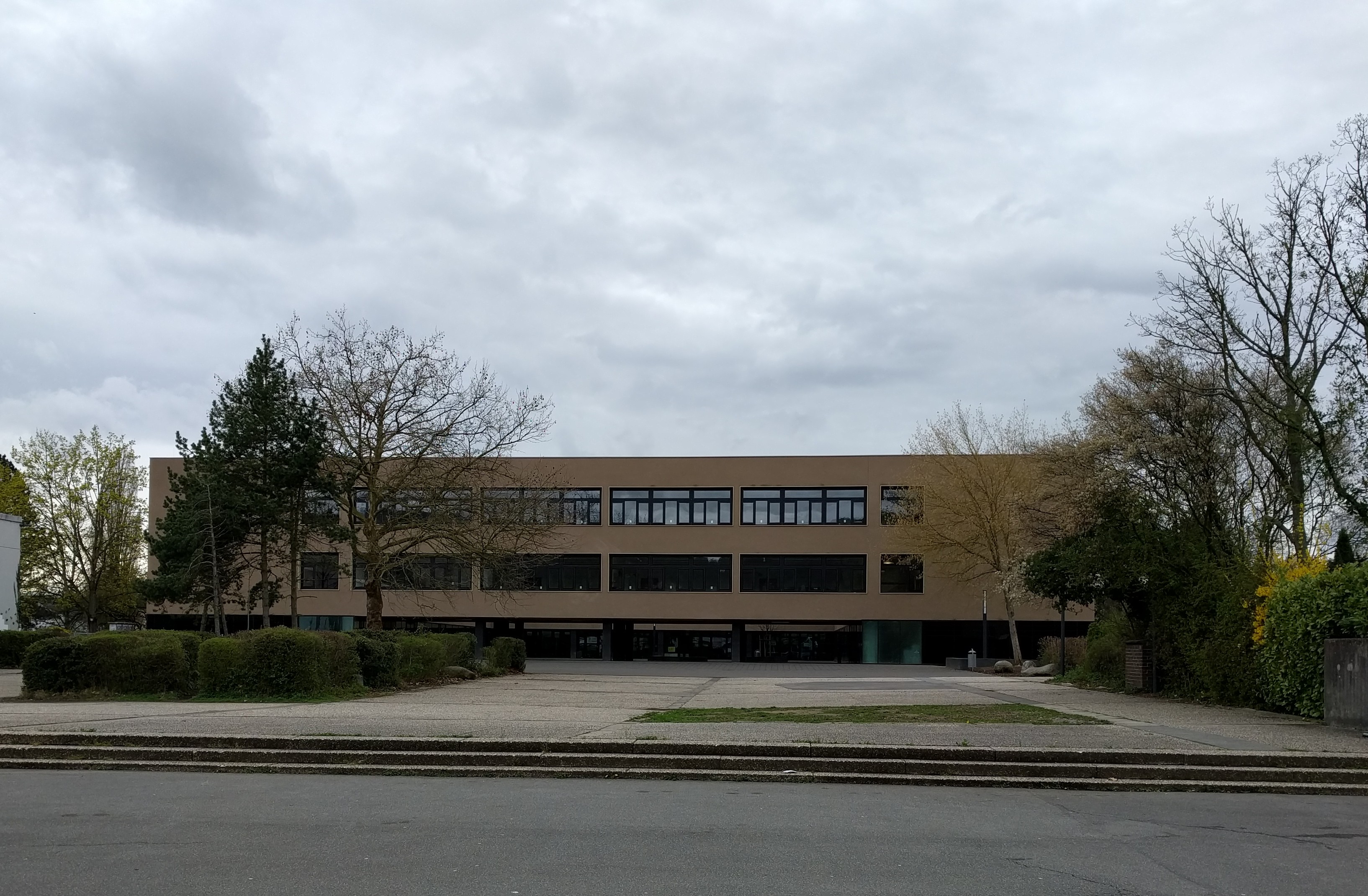 Die Vorderseite des Starkenburg Gymnasium.