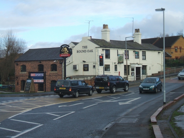 File:The Round Oak - geograph.org.uk - 292495.jpg