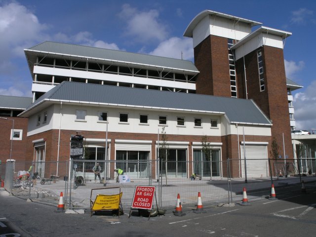 File:Tinopolis Centre - geograph.org.uk - 243940.jpg