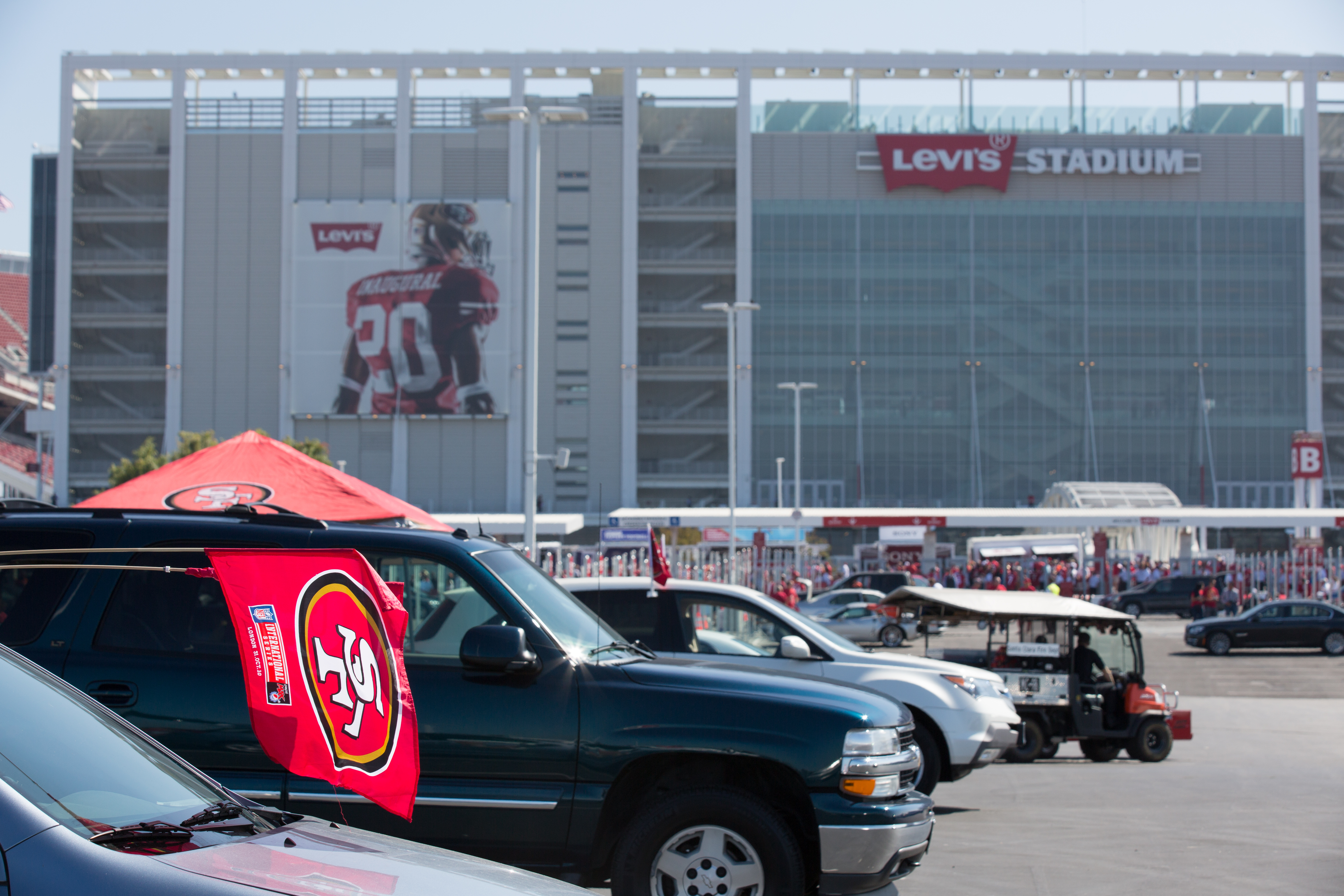 File:View of Levi's Stadium from parking  - Wikimedia Commons