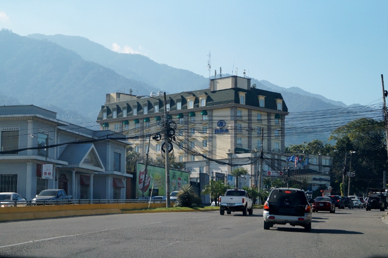 File:Zona Viva San Pedro Sula 2.jpg