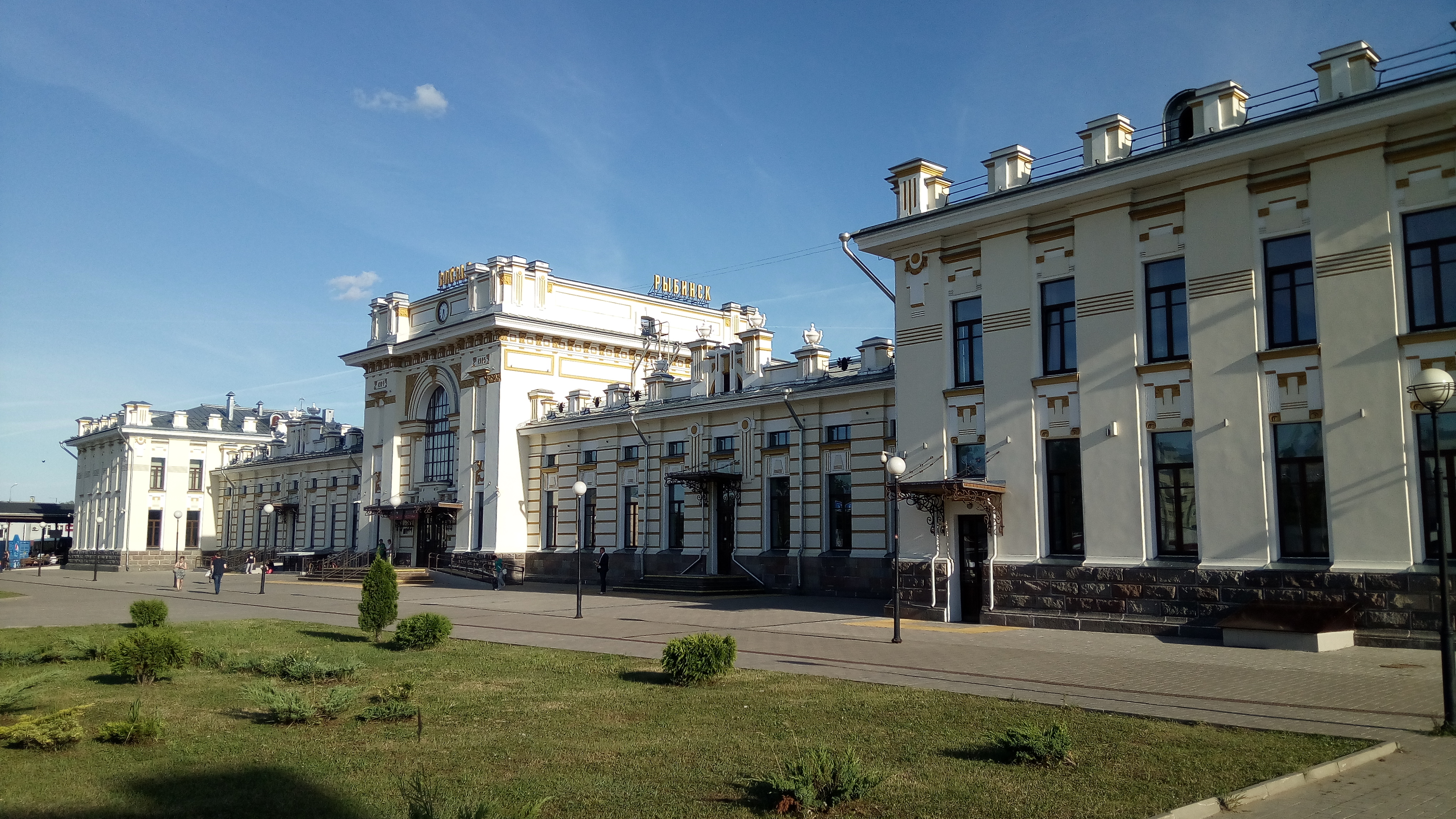 Рыбинская станция. Рыбинск вокзал. Станция Рыбинск-пассажирский. Вокзала Рыбинск пассажирский 2014. ЖД вокзал Рыбинск.