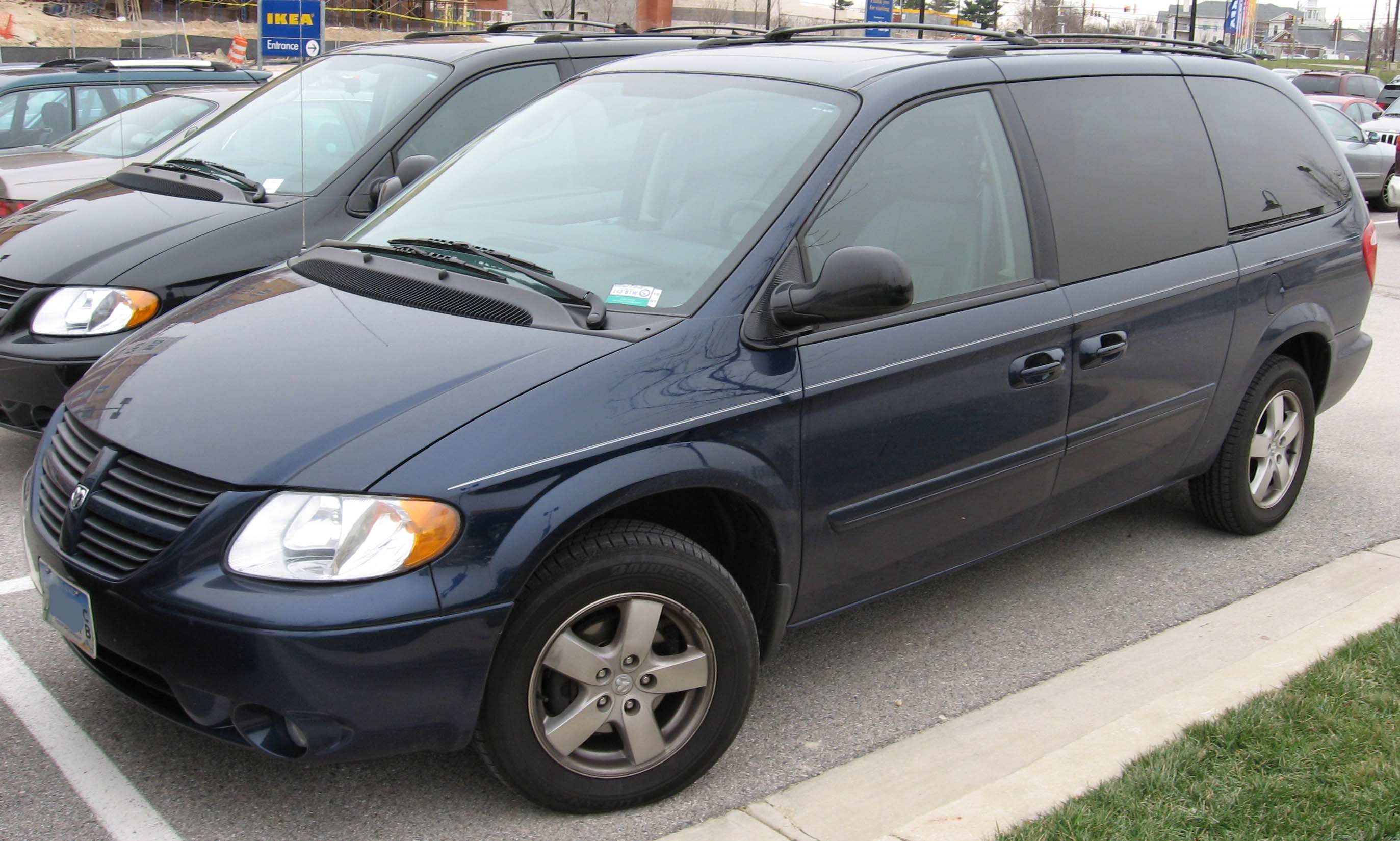 File 05 07 Dodge Grand Caravan Jpg Wikimedia Commons