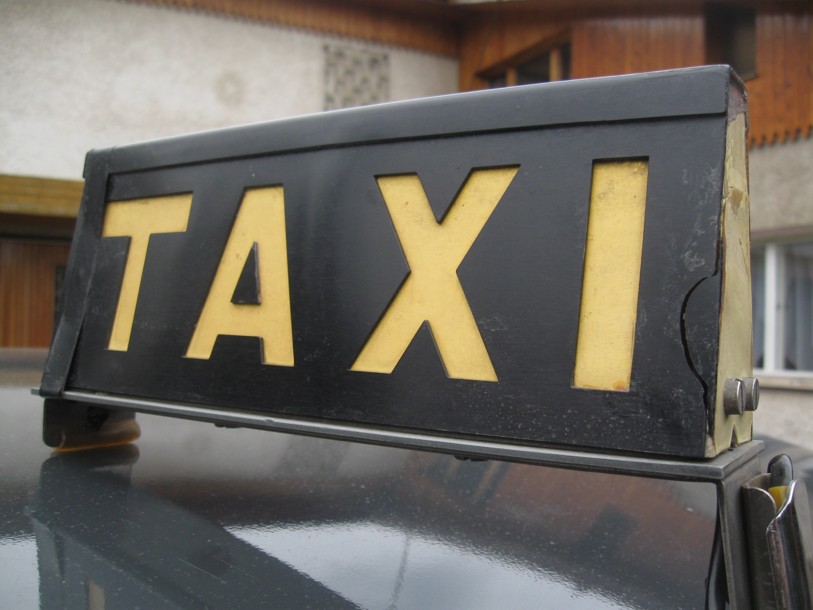 File:2014-03-23 Taxi-Schild DDR.jpg - Wikimedia Commons