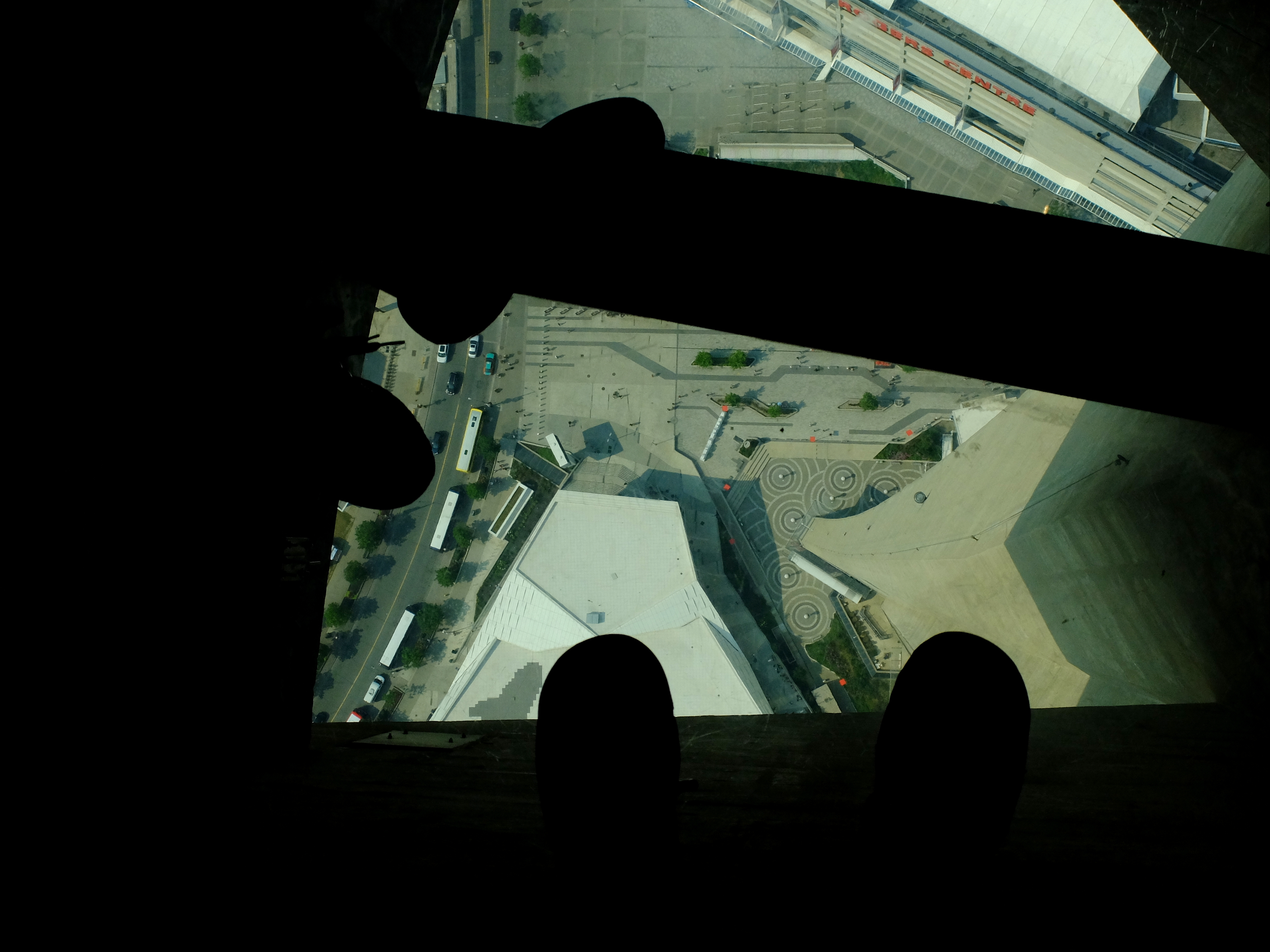 File 201708 Cn Tower Glass Floor 01 Jpg Wikimedia Commons