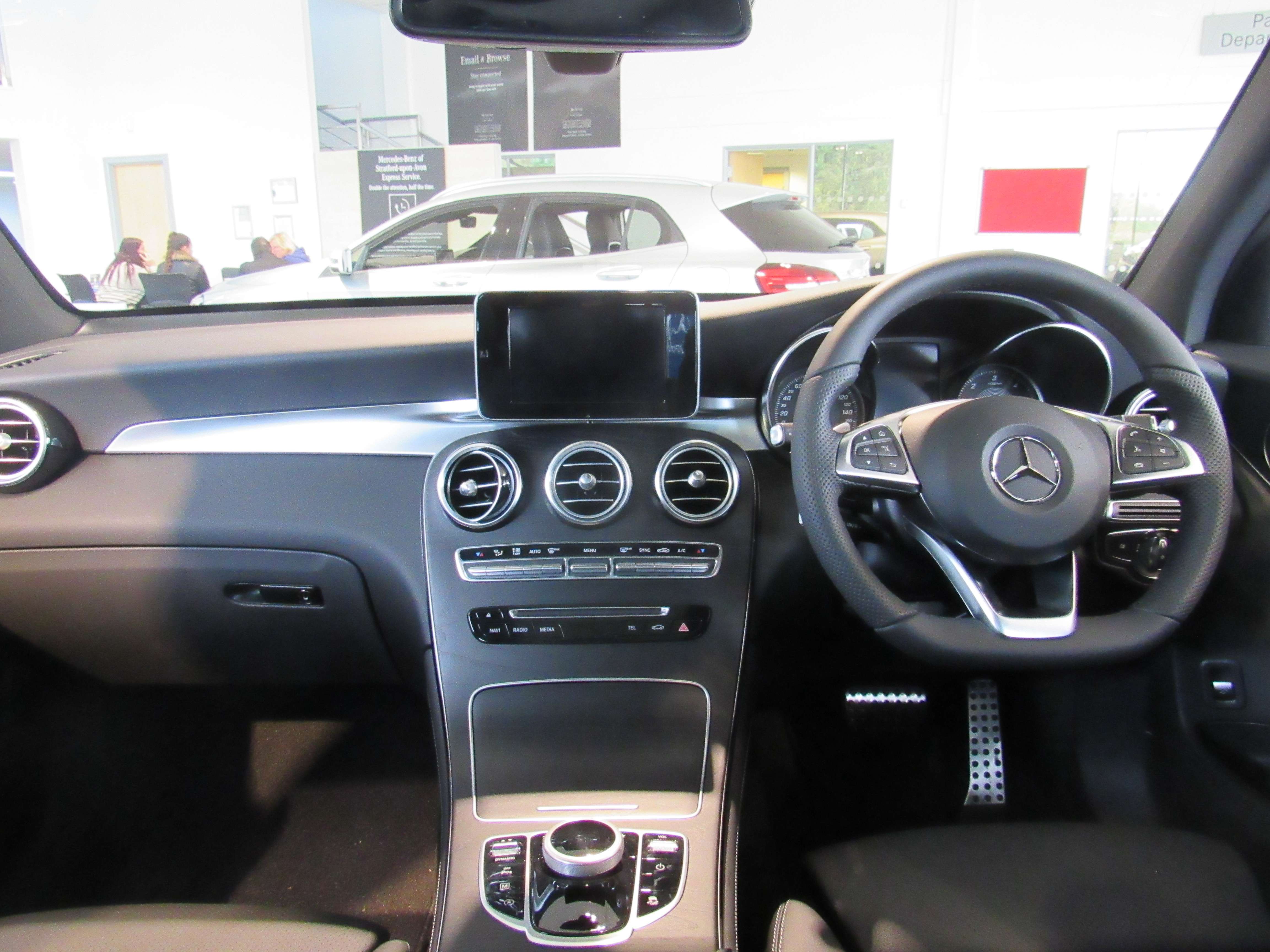 File 17 Mercedes Benz C Class S5 Interior Jpg Wikimedia Commons