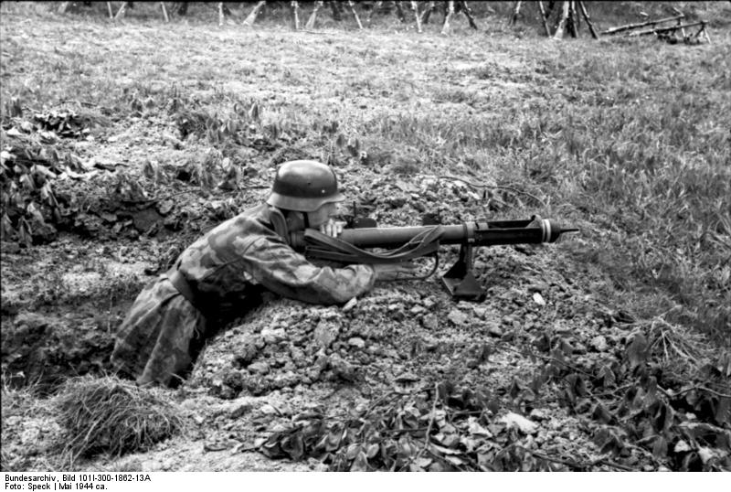 File:Bundesarchiv Bild 101I-300-1862-13A, Frankreich, bei Etretat, Waffenvorführung, Kuntzen.jpg