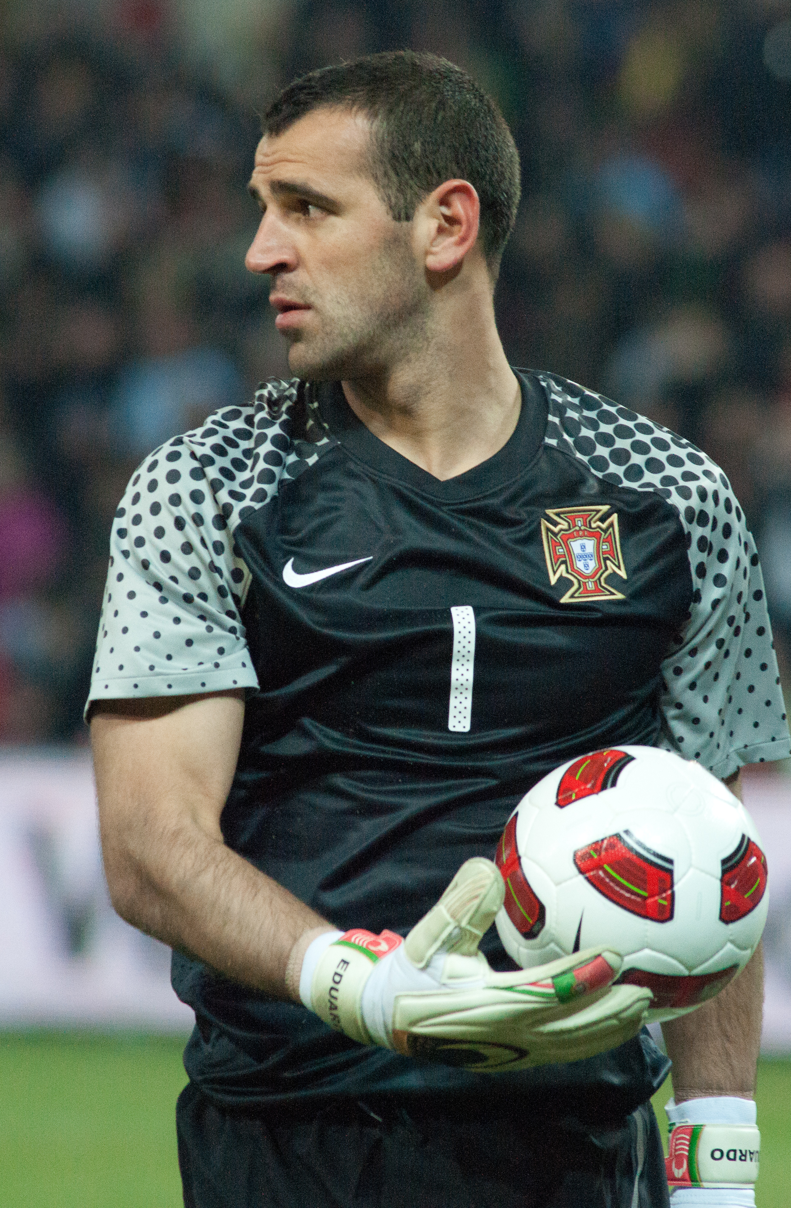 Eduardo playing for [[Portugal national football team|Portugal]] in 2011