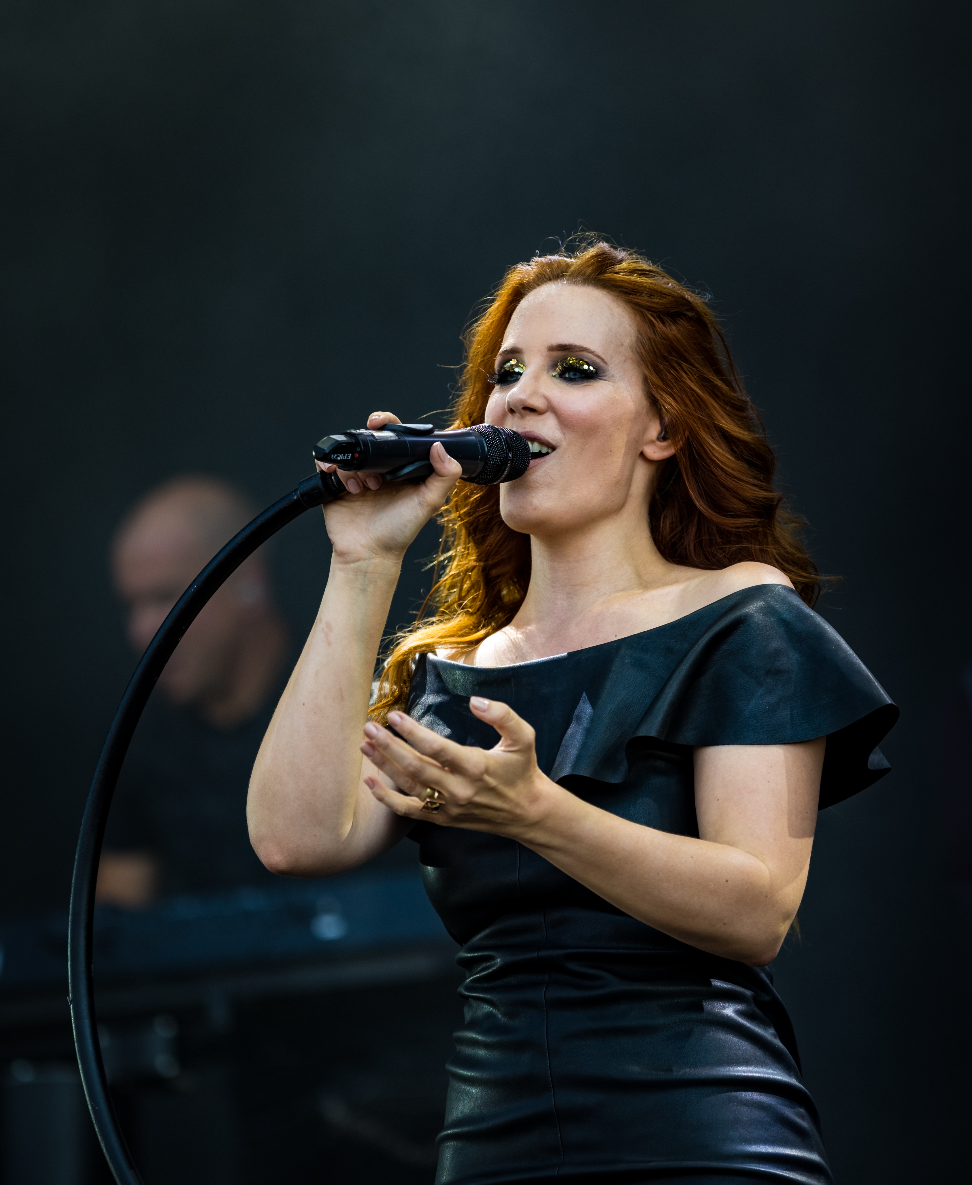 Simons with [[Epica (band)|Epica]] live at [[Wacken Open Air]] 2018