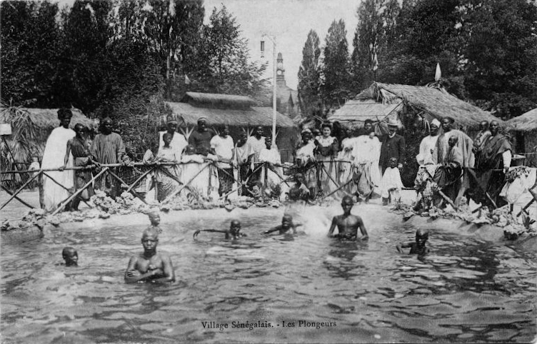 File:Exposition internationale d'Amiens (1906), village sénégalais. Les Plongeurs.jpg