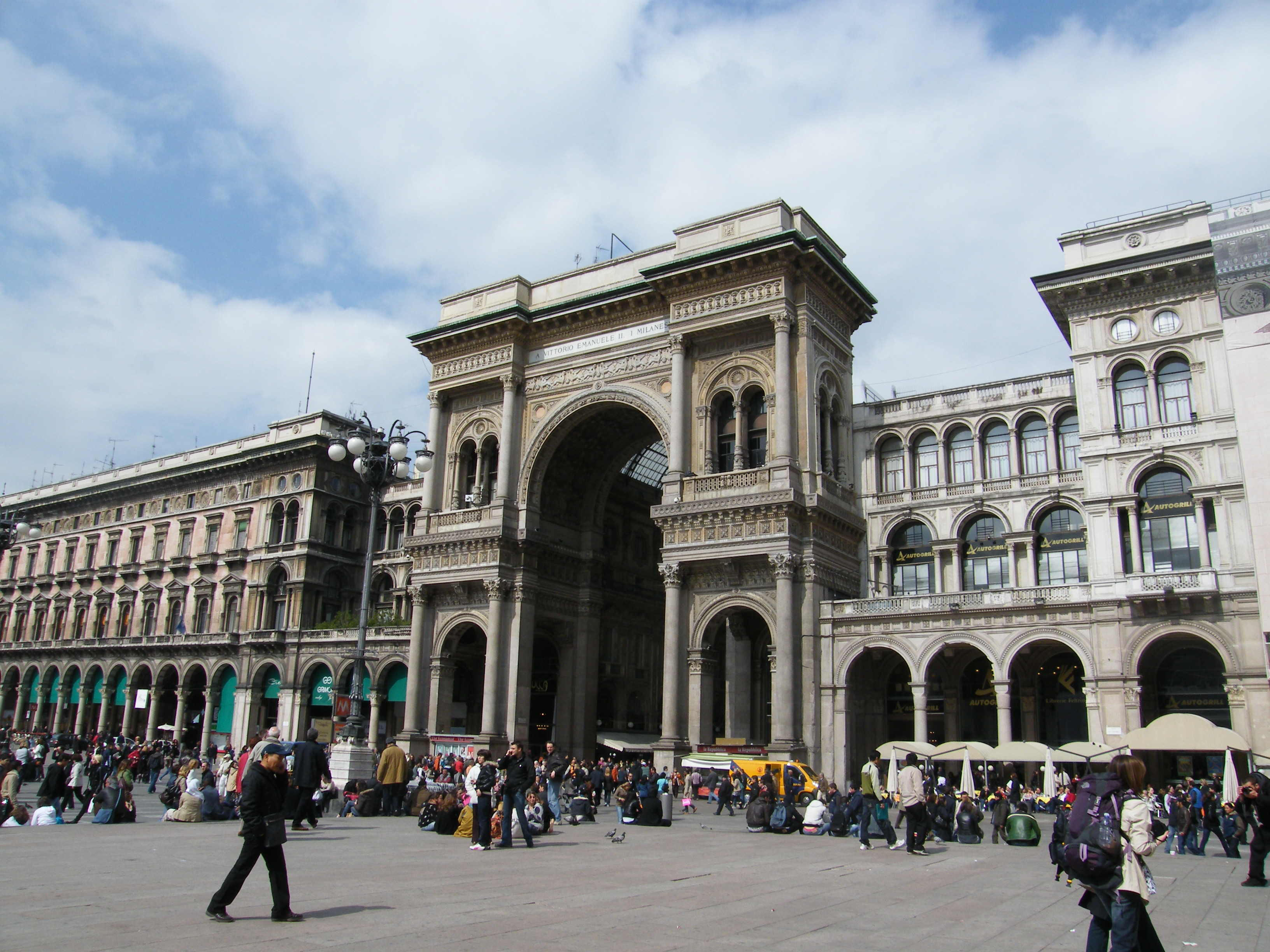 File:Galleria Vittorio Emanuele II in Milan.JPG - Wikimedia Commons