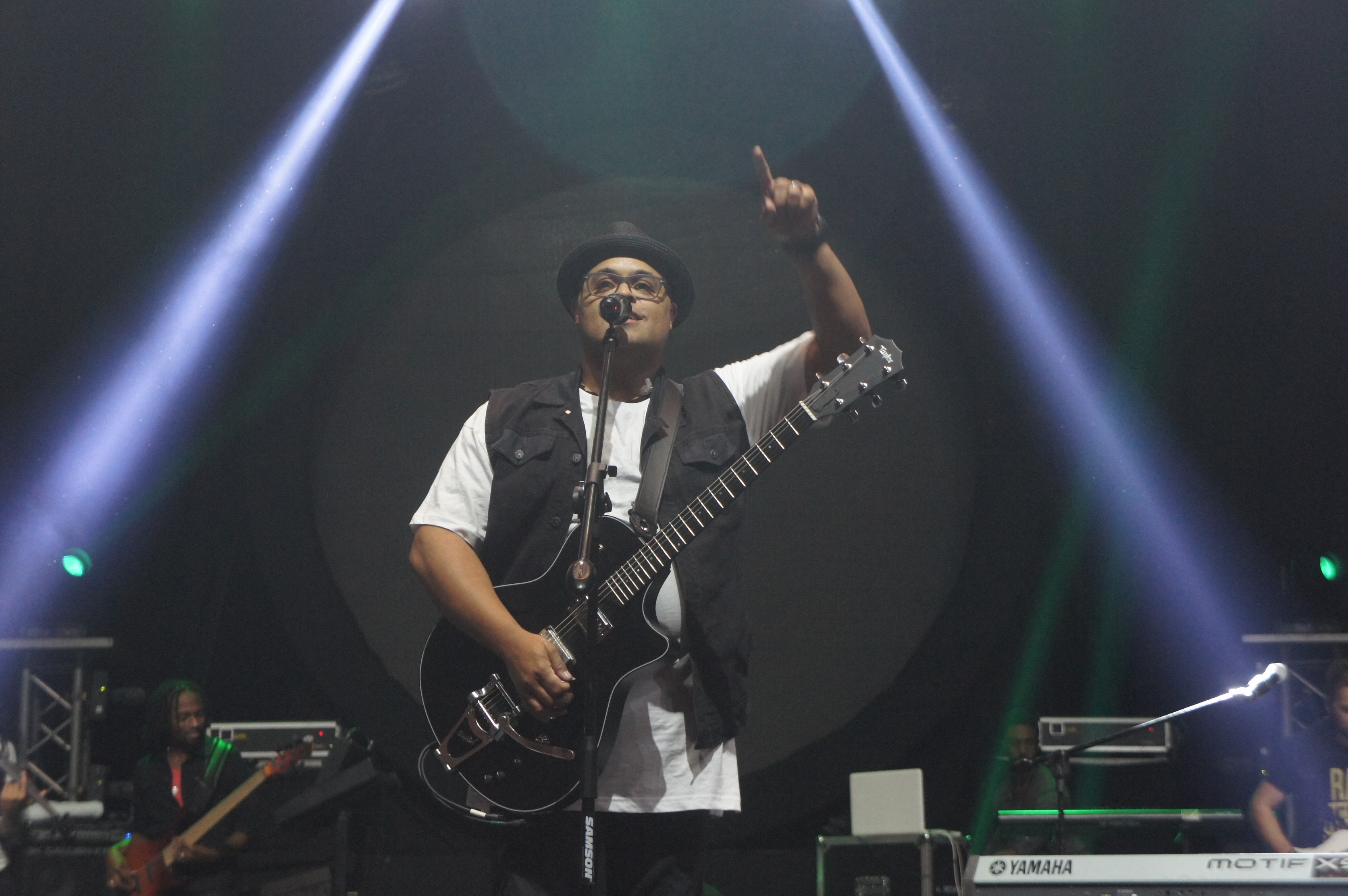 Jesus At The Center – Israel Houghton and New Breed