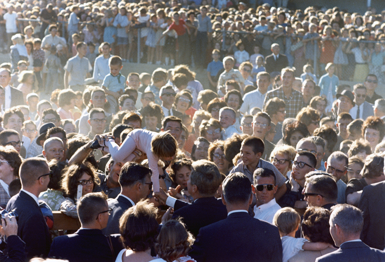 File:JFK greets crowd in Billings 1963-09-25.jpg