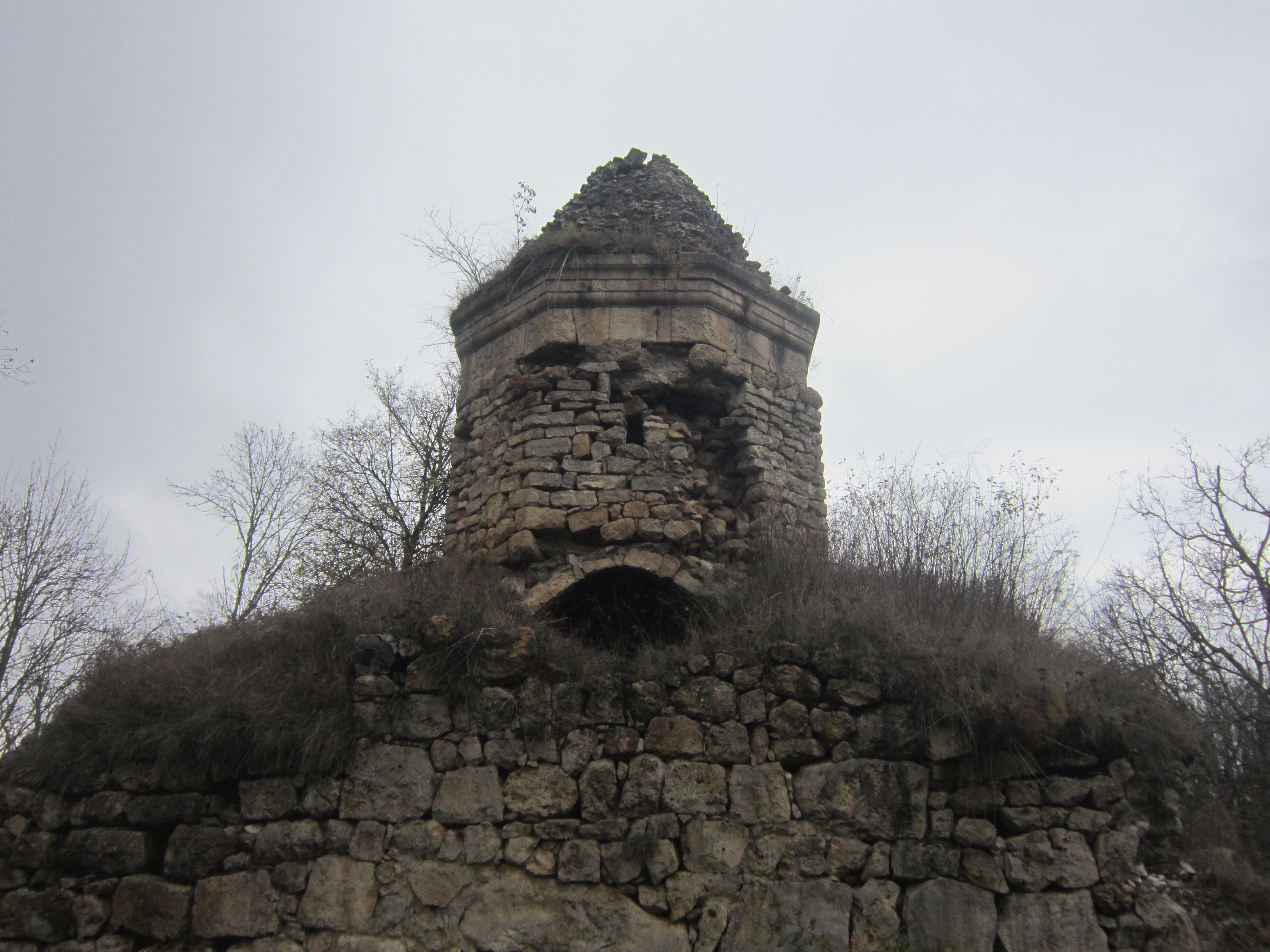 Тавушский район армения. Kaptavank Monastery. Каптаванк Армения. Тавушская крепость.