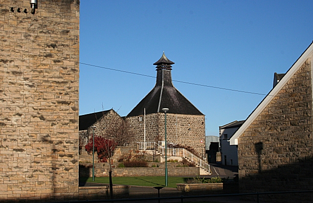 File:Linkwood Distillery - geograph.org.uk - 1062376.jpg