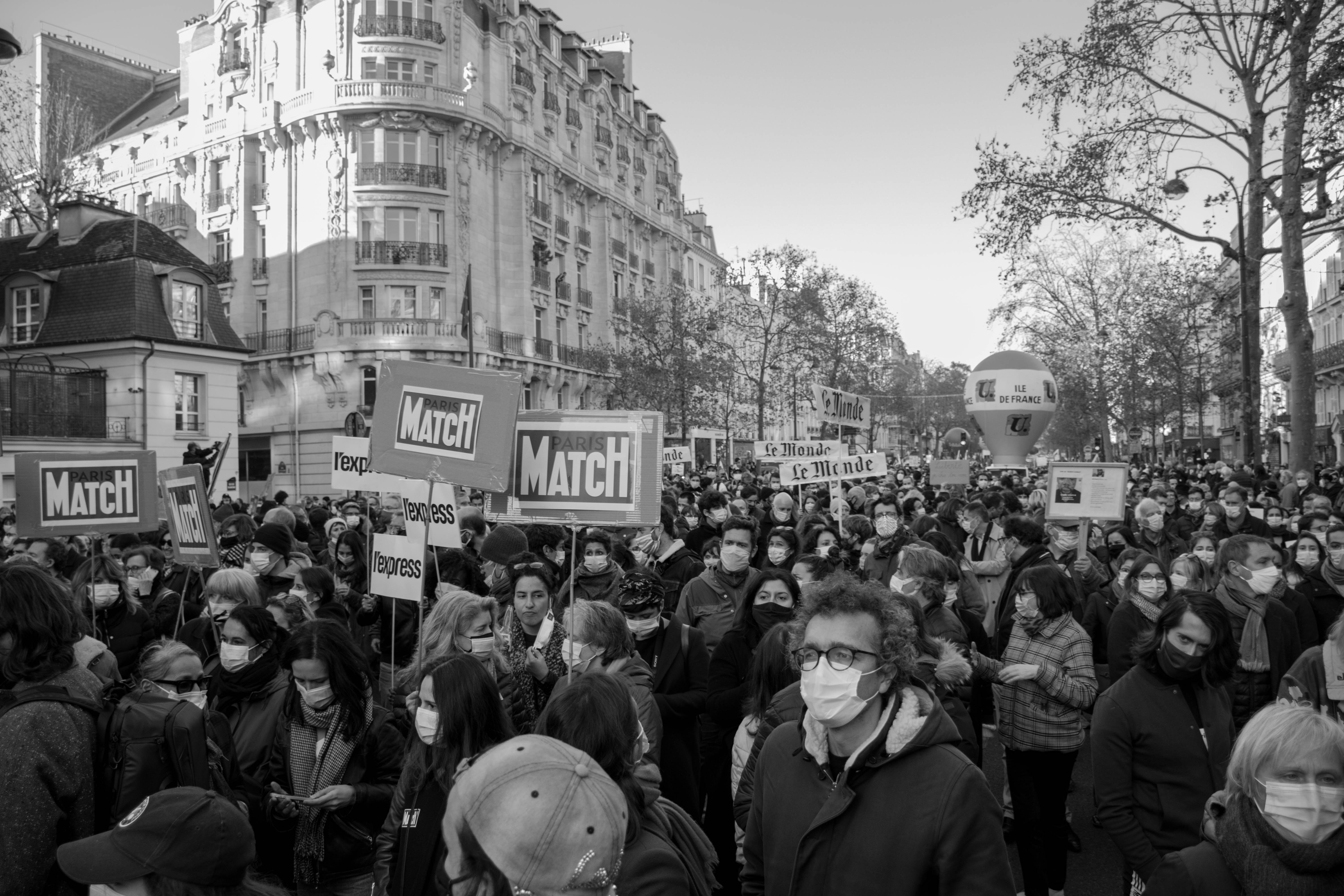 Личную свободу сохраняли. Демонстрации 28а. Manifestation Paris.