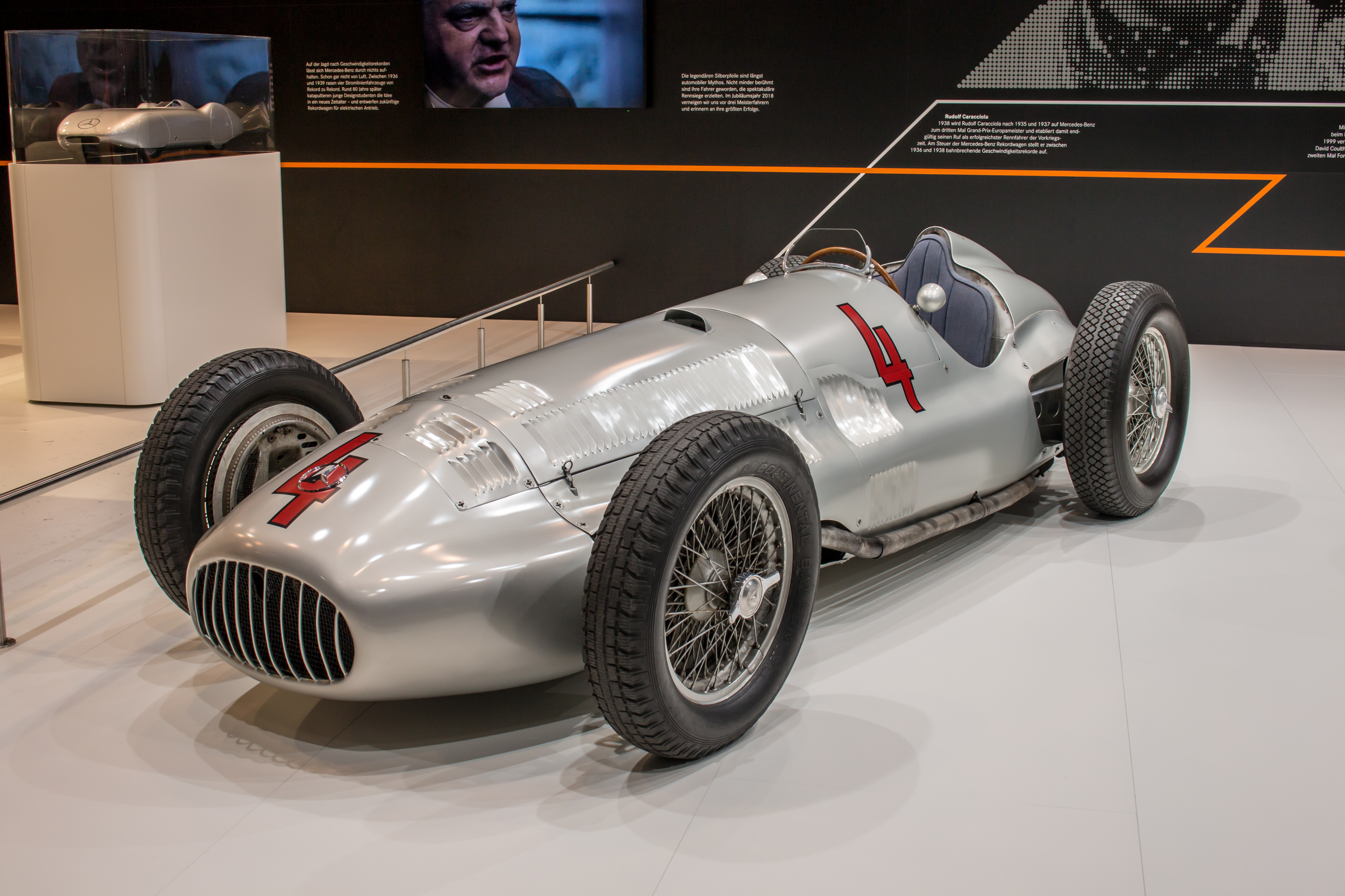 ファイル:Mercedes-Benz W154, Techno-Classica 2018, Essen (IMG 9893 