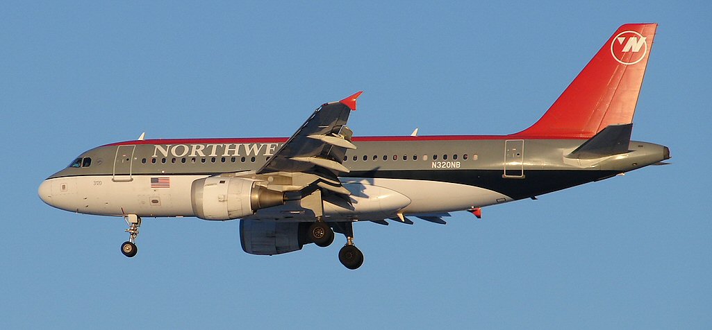 NWA Airbus at MSP (385603093).jpg