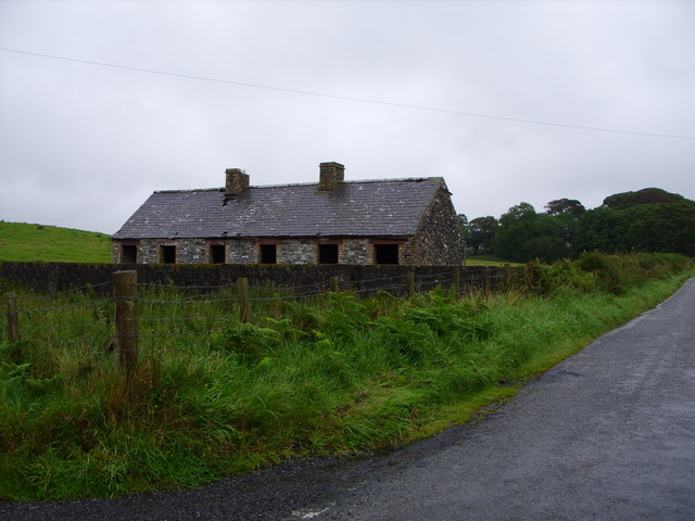 File:Old Cottage Beside the Road to Low Carseduchan - geograph.org.uk - 522005.jpg