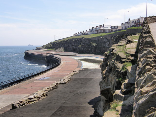 File:Promenade and Paddling Pool - Whitley Bay - geograph.org.uk - 503581.jpg