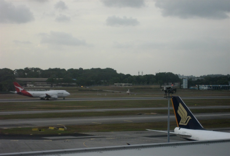 File:Qantas B747-400 landing @ SIN (3260024614).jpg