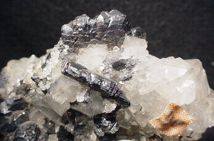 File:Quartz-bournoniteb.jpg