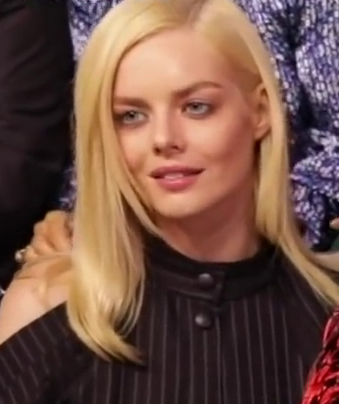 File:Samara Weaving Louis Vuitton Paris Fashion Week 2019.png - Wikimedia  Commons