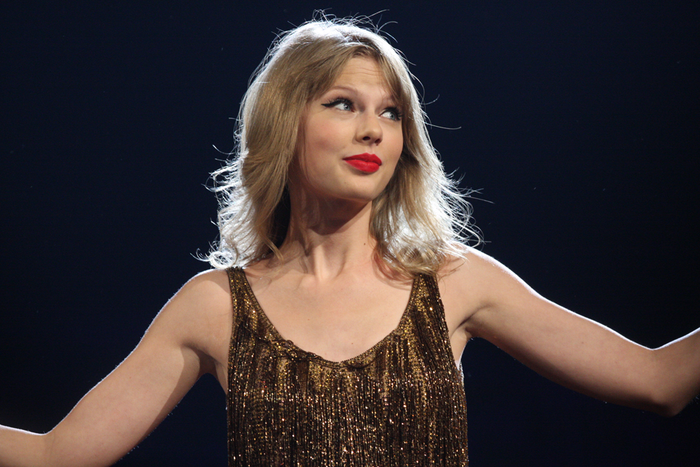 File:Taylor Swift (6966830273).jpg - Wikimedia Commons