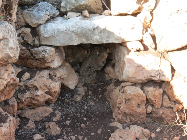 File:Tel Megiddo Antiquities 01.jpg