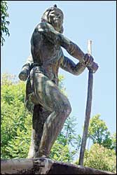 Francisco Tenamaztle, Indigenous leader in the Mixton War, statue on the main square of Nochistlan de Mejia, Zacatecas Tenamaxtli nochistlan.jpg