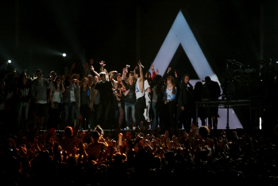 Почему песня играет 30 секунд. 30 Seconds to Mars Kings and Queens. Thirty seconds to Mars Kings and Queens.