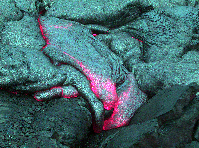 File:Underwater lava flow, off Hawaii.jpg