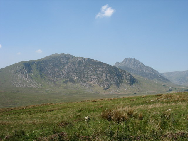 File:View across the Waun towards the Glyderau - geograph.org.uk - 241617.jpg